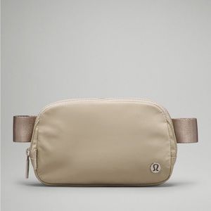 Lululemon Everywhere Belt Bag 1L in Raw Linen Color